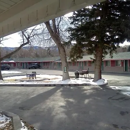 Budget Host Parkway Motel